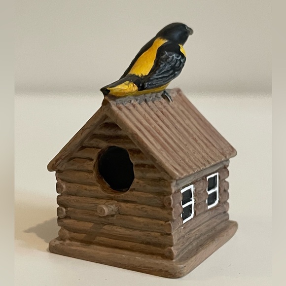 Baltimore Oriole On Log Cabin Garden Birdhouse Thimble Collection
by LENOX - Picture 6 of 7
